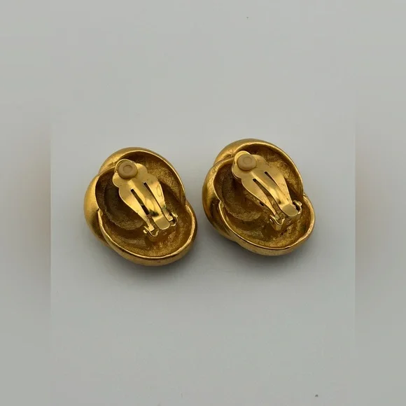 Vintage Anne Klein gold Matte Necklace & Earrings Set 1990’s